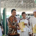 Bupati Balangan Serahkan Bantuan kepada 195 Santri Ponpes Riyadhul Muhibbin